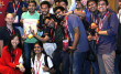Hồng Phúc (áo dài, ngồi) chủ trì hội nghị mã nguồn mở với sự tham gia của các kỹ sư đến từ Ấn Độ, Singapore, Việt Nam... - Ảnh: NVCC