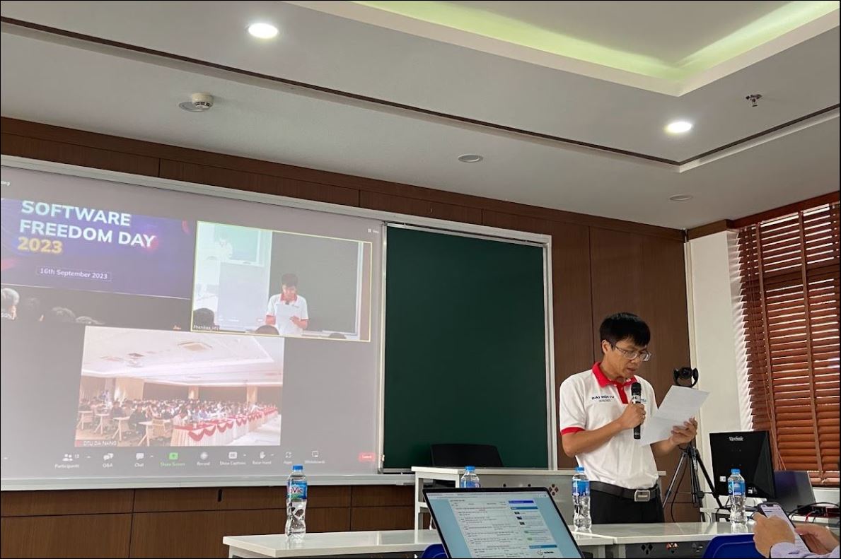 Ông Ngô Hồng Sơn Chủ tịch CLB Phần mềm nguồn mở Việt Nam (VFOSSA) phát biểu