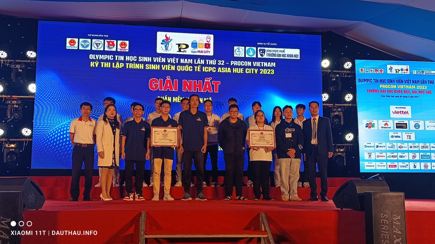 Giải Nhì: VKU.NewEnergy của Trường Đại học Công nghệ Thông tin và Truyền thông Việt-Hàn và Tina của Đại học Phenikaa